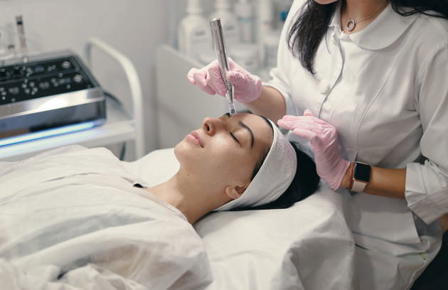 A specialist providing personalized skincare treatment at a Dermatology Clinic in Sharjah.